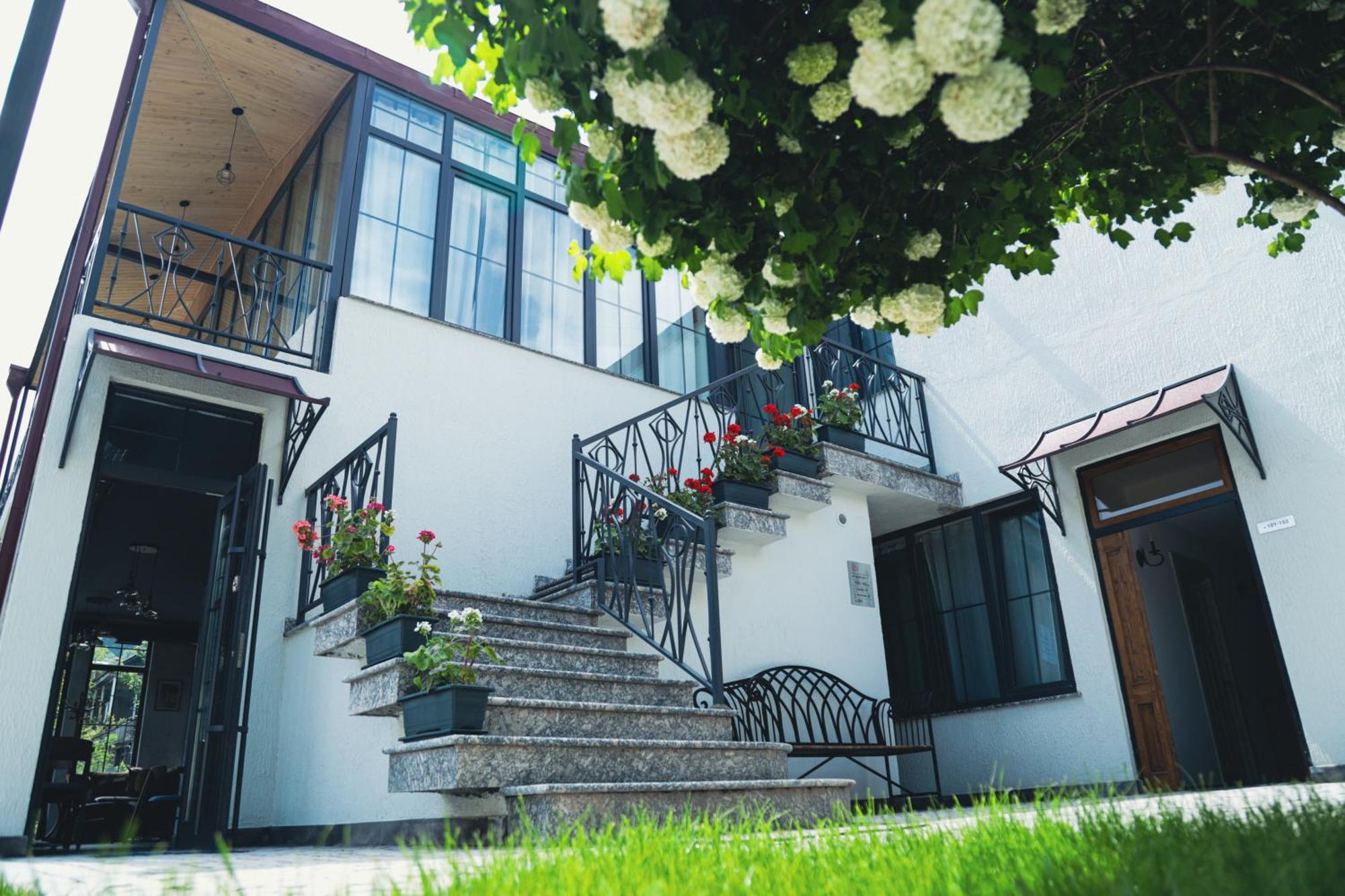 Redroof Country House Hotel กอริส ภายนอก รูปภาพ