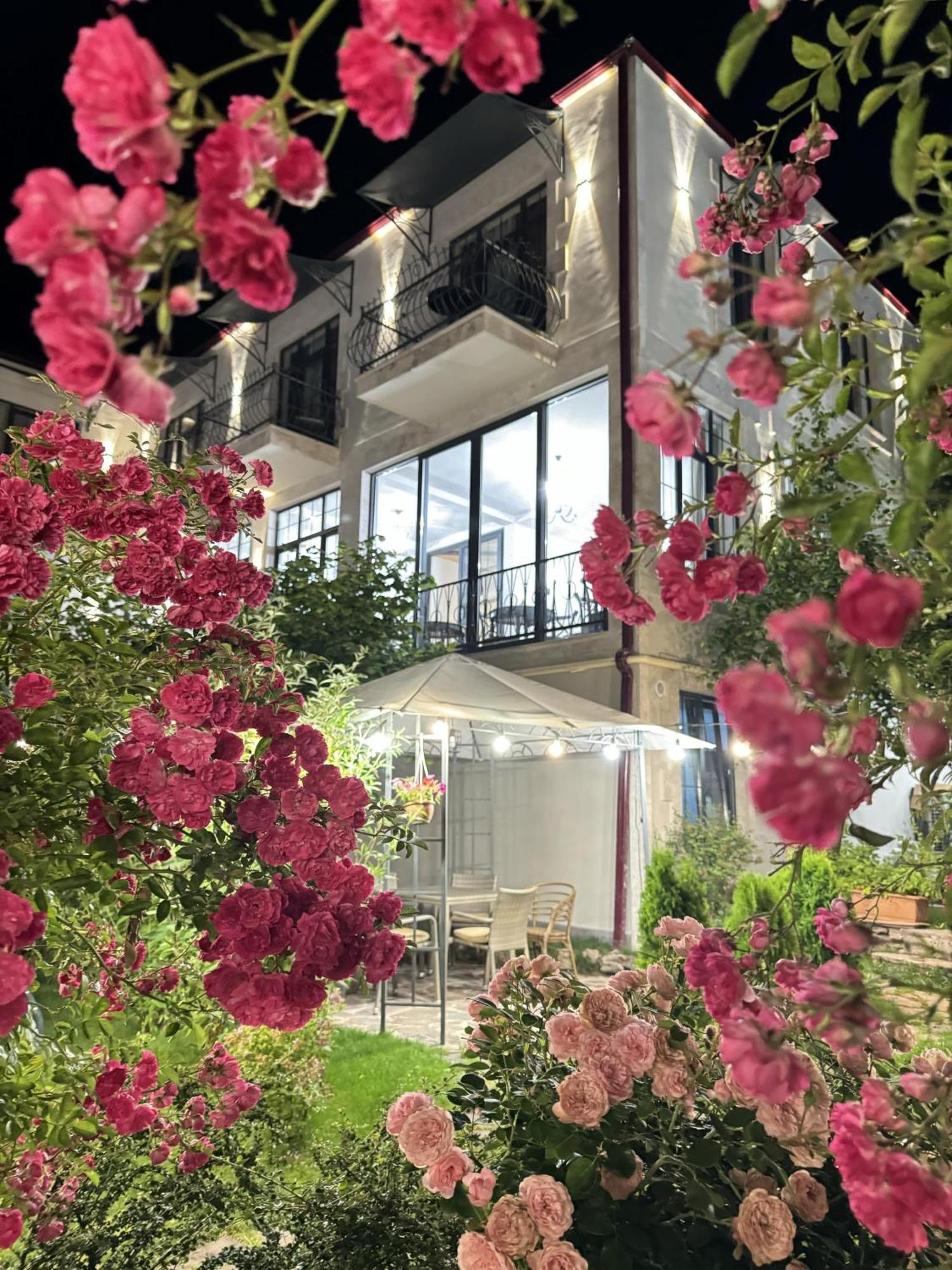 Redroof Country House Hotel กอริส ภายนอก รูปภาพ